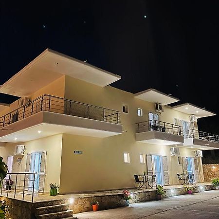 Orea Hotel Himare Exterior photo