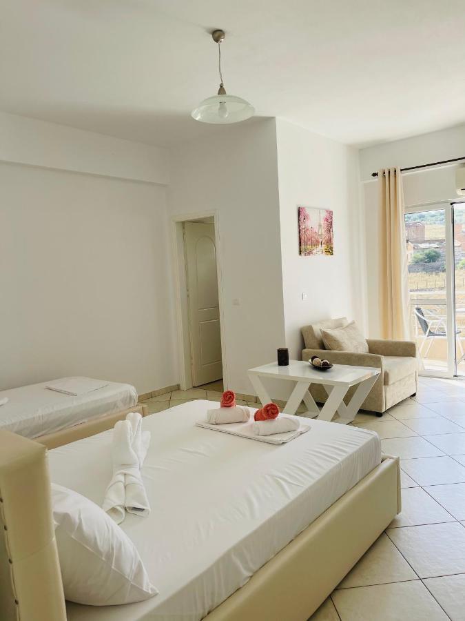 Orea Hotel Himare Exterior photo